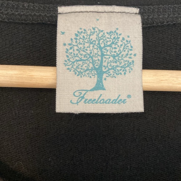 EUC Freeloader black long sleeve light sweater. Super soft! Size medium? - Picture 3 of 6